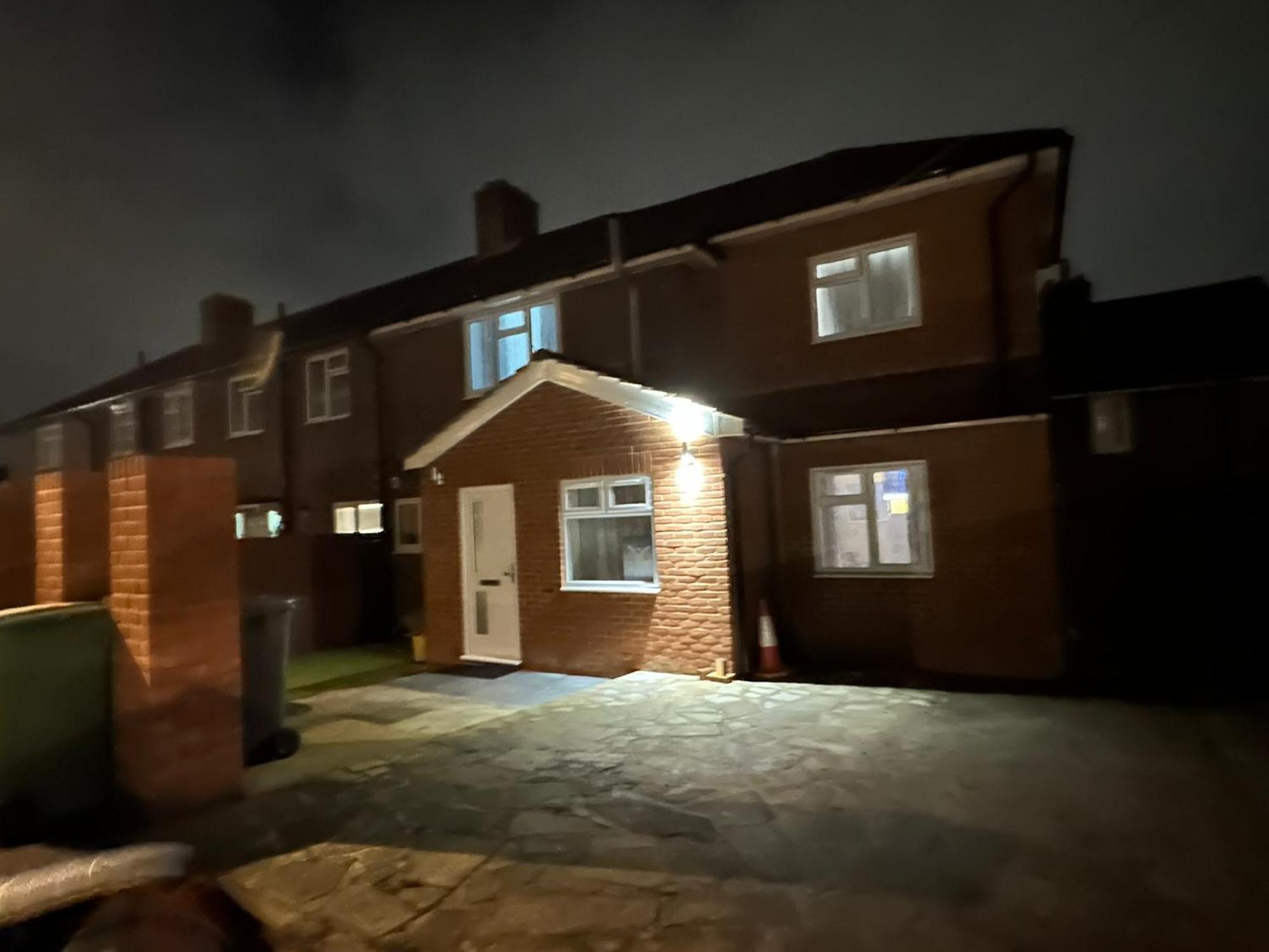 Luxury Ensuite 2Nd Studio Flat With Great Views In Keedonwood Road With Fully Own Bathroom Newly Added And Private Kitchenette بروملي المظهر الخارجي الصورة