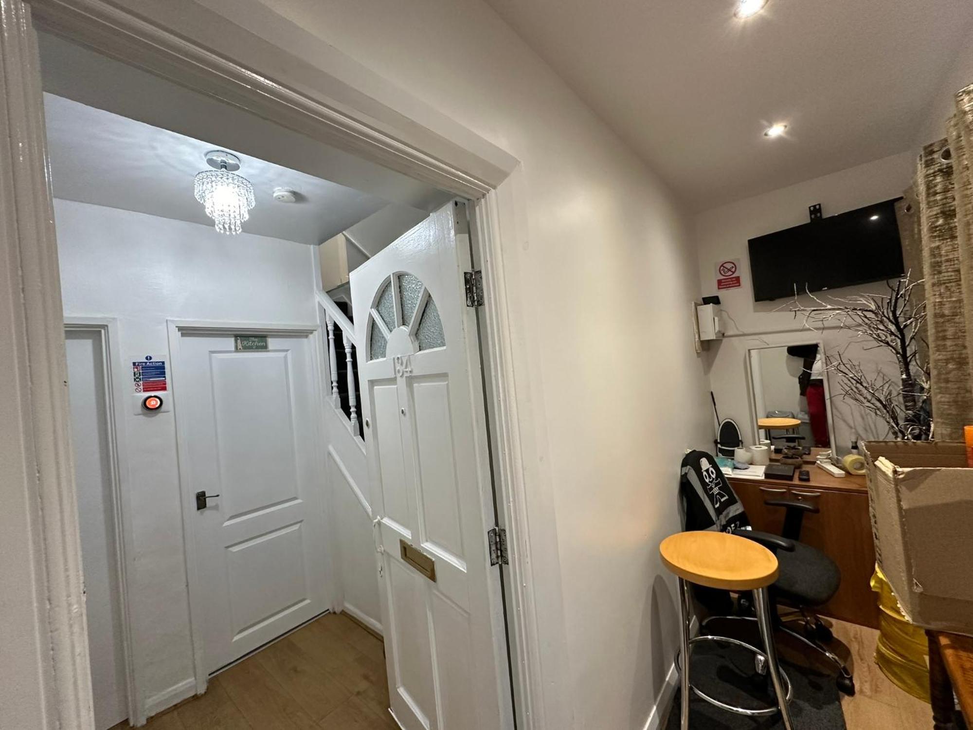 Luxury Ensuite 2Nd Studio Flat With Great Views In Keedonwood Road With Fully Own Bathroom Newly Added And Private Kitchenette بروملي المظهر الخارجي الصورة