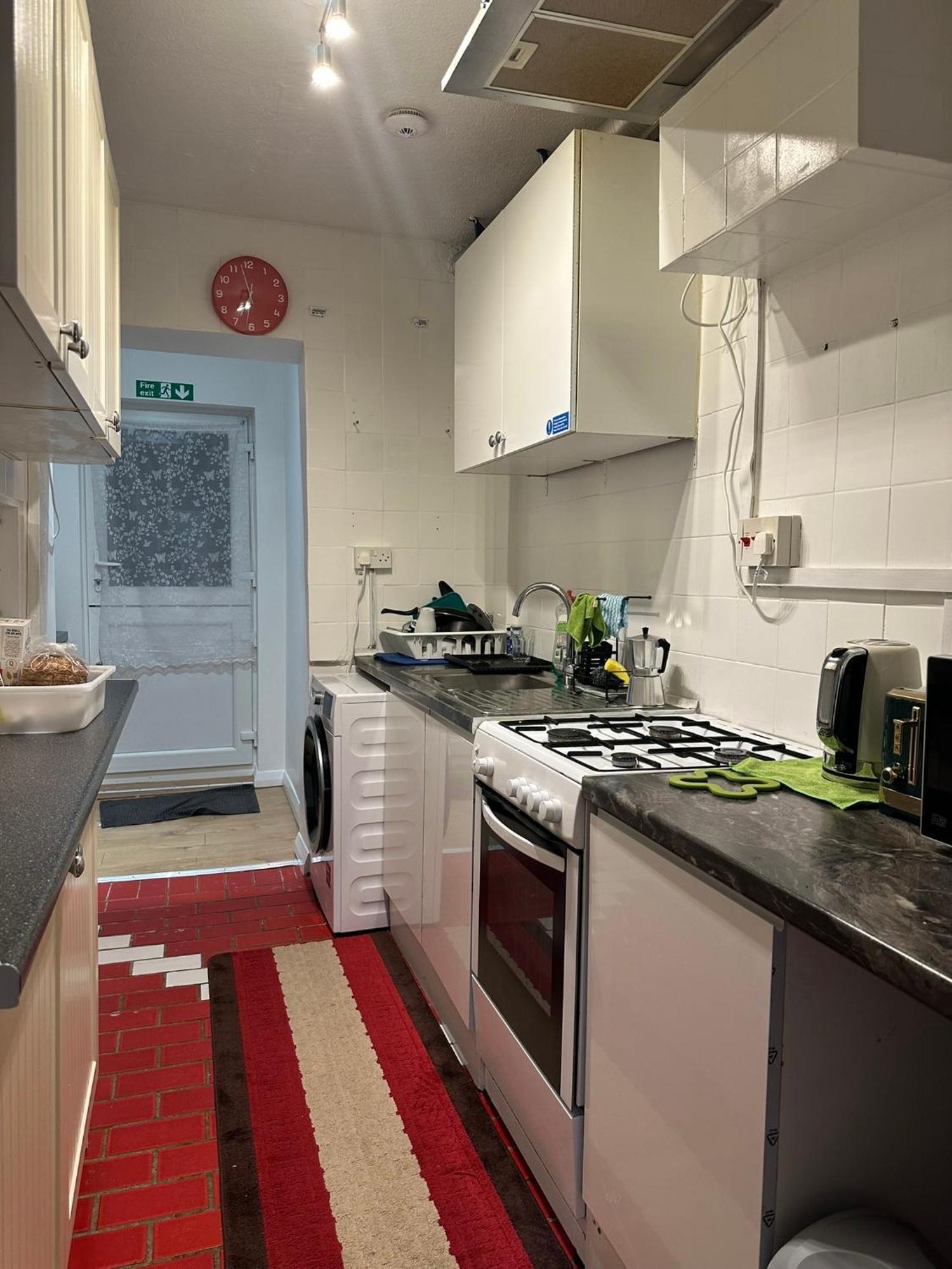 Luxury Ensuite 2Nd Studio Flat With Great Views In Keedonwood Road With Fully Own Bathroom Newly Added And Private Kitchenette بروملي المظهر الخارجي الصورة