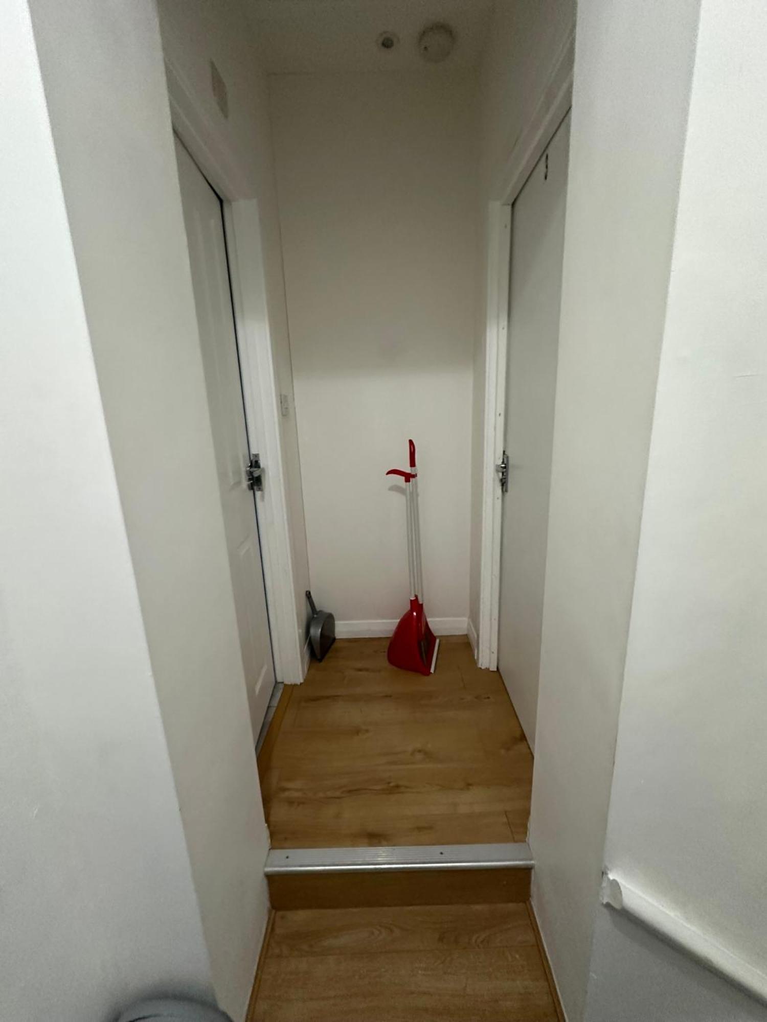 Luxury Ensuite 2Nd Studio Flat With Great Views In Keedonwood Road With Fully Own Bathroom Newly Added And Private Kitchenette بروملي المظهر الخارجي الصورة