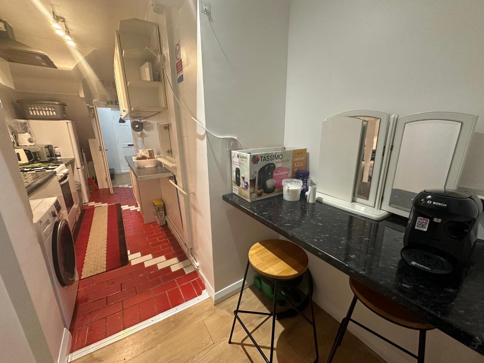 Luxury Ensuite 2Nd Studio Flat With Great Views In Keedonwood Road With Fully Own Bathroom Newly Added And Private Kitchenette بروملي المظهر الخارجي الصورة