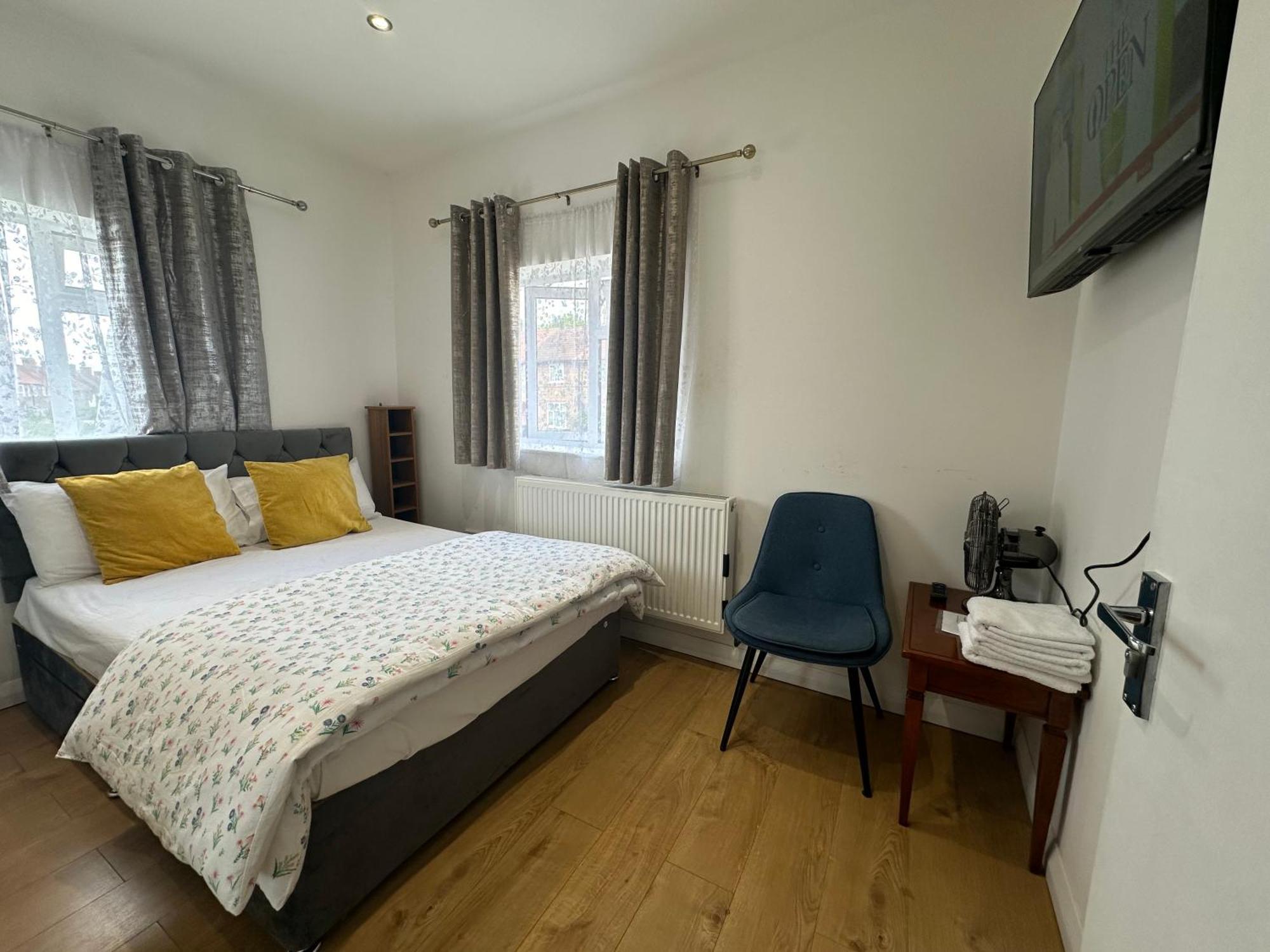 Luxury Ensuite 2Nd Studio Flat With Great Views In Keedonwood Road With Fully Own Bathroom Newly Added And Private Kitchenette بروملي المظهر الخارجي الصورة